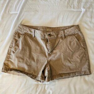 Mid-rise khaki shorts